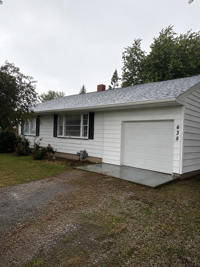 Photo - Charming Ranch Home With Attached Garage in Galesburg!