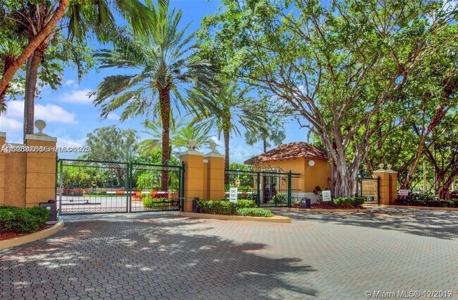 Photo - 19655 E Country Club Dr Unit 6107