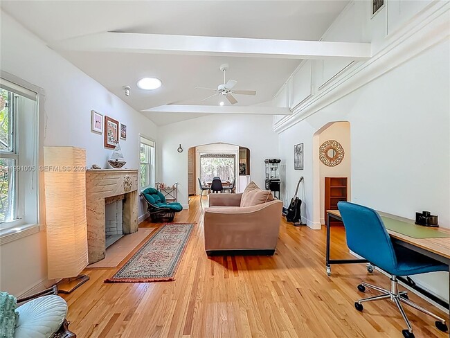 Photo - 1419 NE 4th Ct