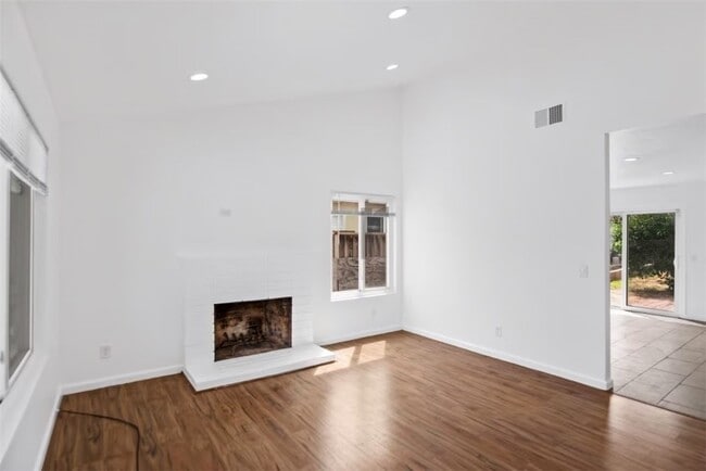 Photo - 844 Royalbrook Ct