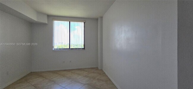 3590 Coral Wy Unit 902