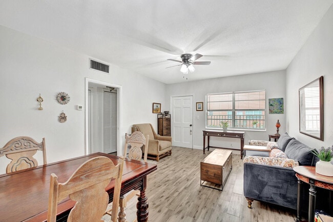 Photo - 1450 N Riverside Dr Unit 102