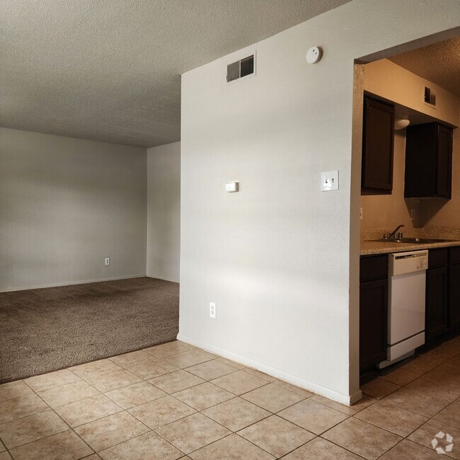 Building Photo - 2BR 1BA - $800/m & $500 deposit Unit 53 Rental