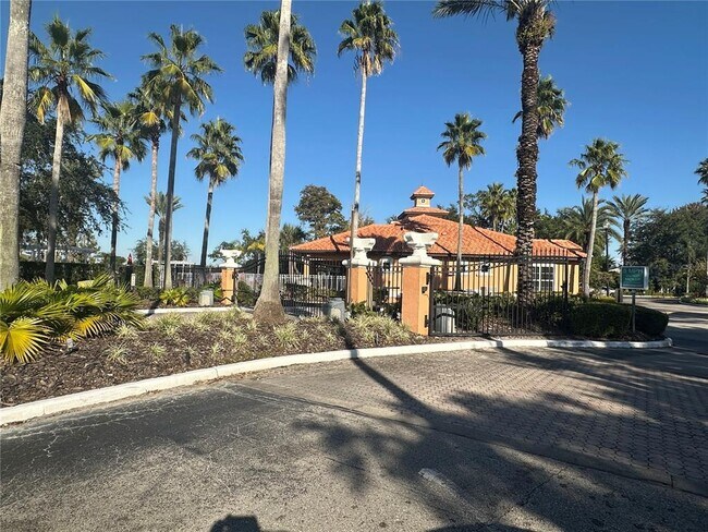 Photo - 5463 Vineland Rd Unit 5306