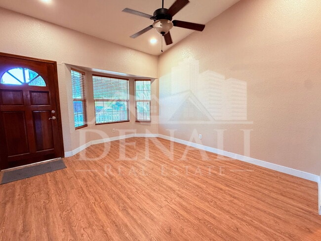 Photo - 306 E Houston Ave