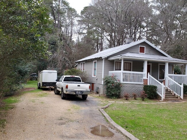 Photo - 220 Johnson Dr