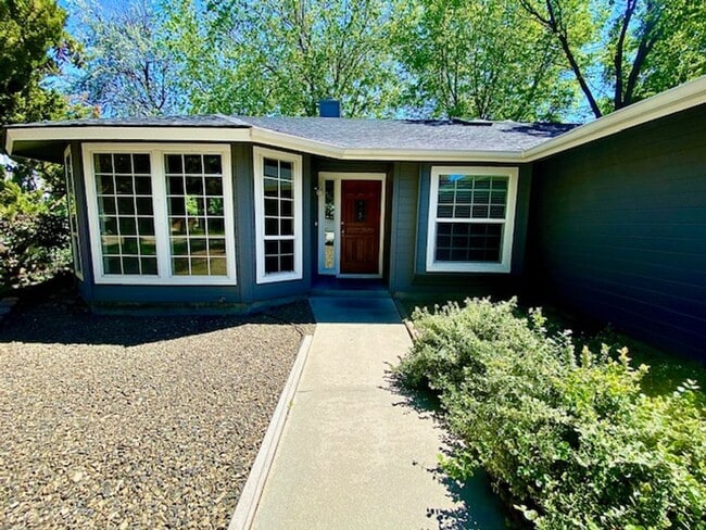 Photo - 4 Bedroom 2 bath Home in NW Boise