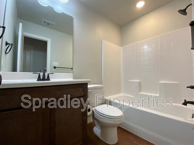 Photo - 204b Juniper Dr