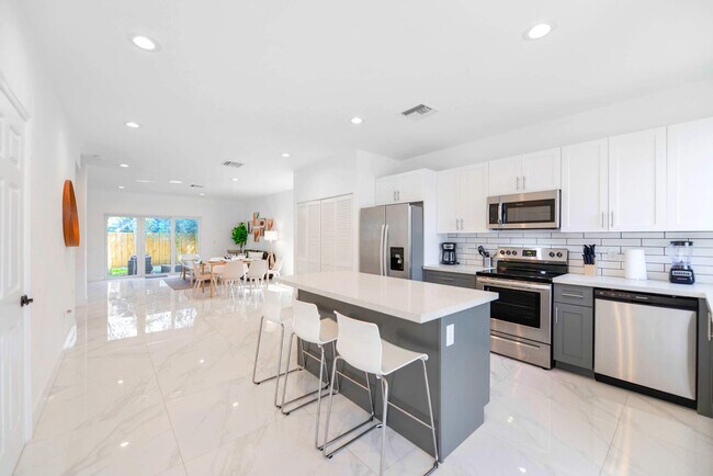 Photo - 1175 NW 26th St Unidad FL1-ID1022302P