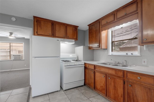 700 Gray St Unit 2