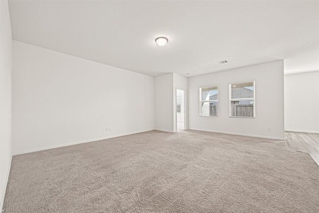 Photo - 1077 Lacebark Pne Ln