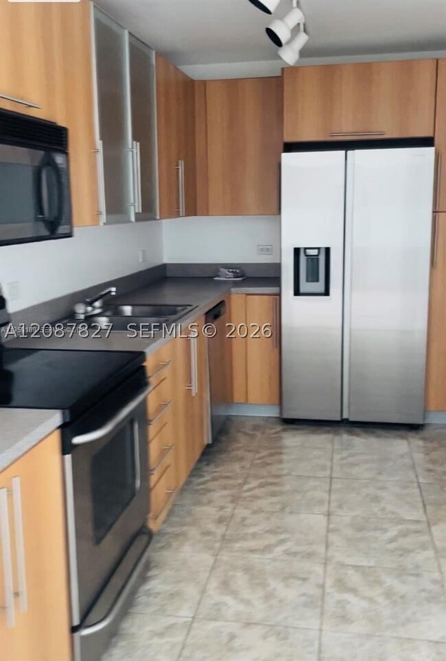 7501 E Treasure Dr Unidad 9R