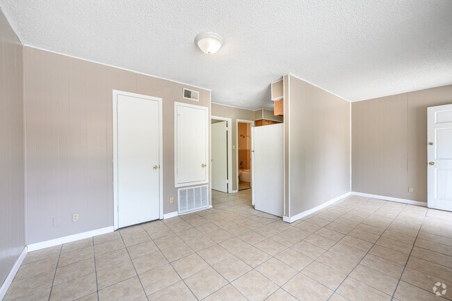 Dining Area & Kitchen - Meredith Manor Apartments