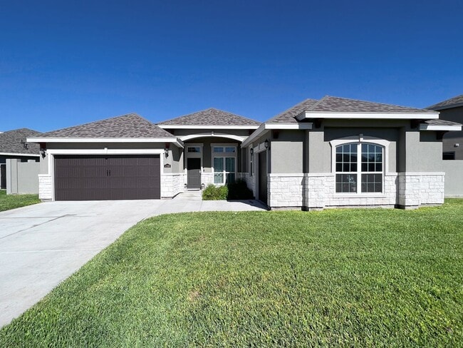 Building Photo - Gorgeous 'Tres Lagos' 4 bed/3 bath home, now available in McAllen, TX