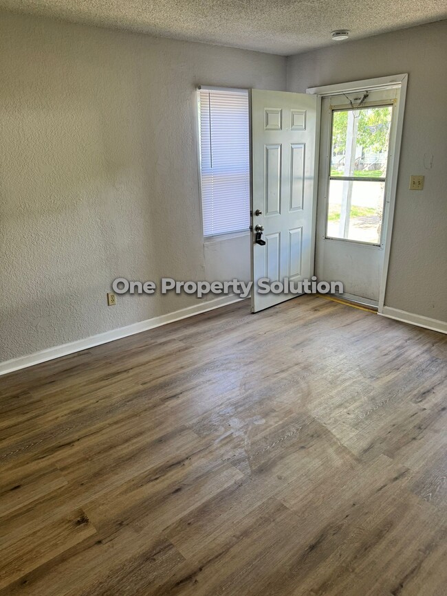 Photo - 3942 Lincoln St