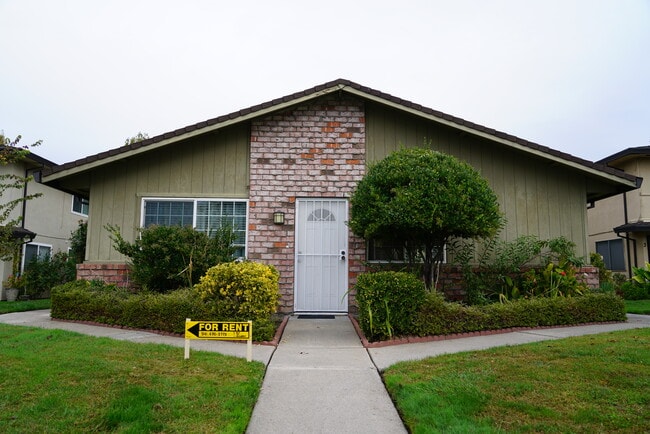 Building Photo - 4525 Palm Ave Unit 1 Rental