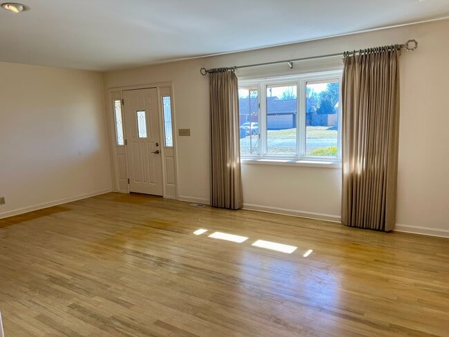 Photo - 6600 E Oak St