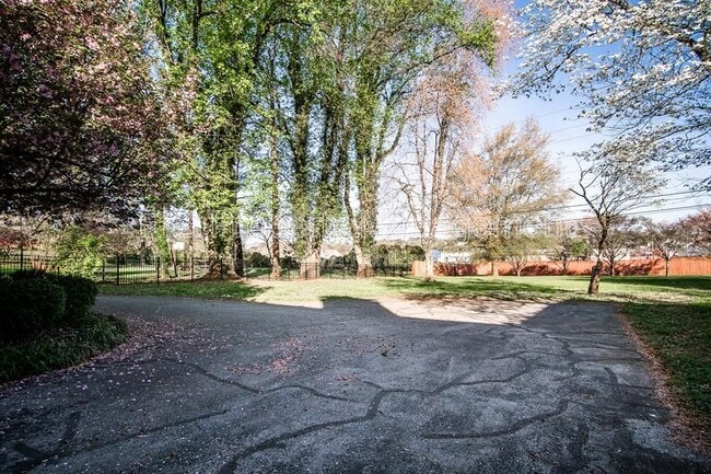 Photo - 7205 Canmore Ln NW