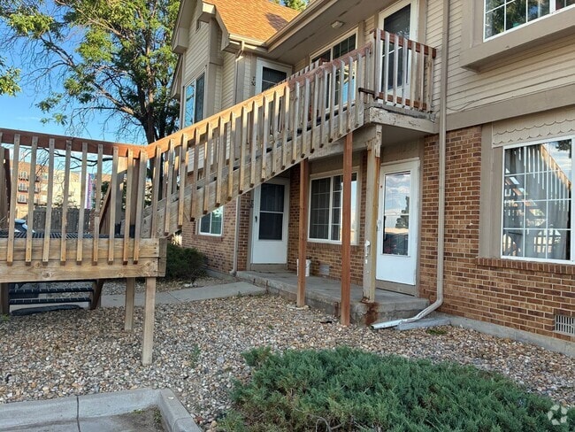 Building Photo - Charming 1 Bedroom, 1 Bathroom Available I... Unit T19 Rental