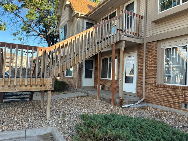 Building Photo - Charming 1 Bedroom, 1 Bathroom Available I... Unit T19 Rental