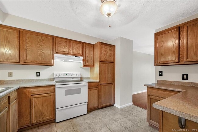 Photo - 2 Canterbury Ct Unit 5