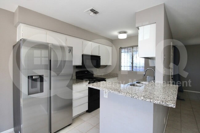 Building Photo - 9021 W Elm St Rental