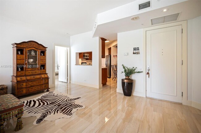 Photo - 888 Brickell Key Dr Unit 609