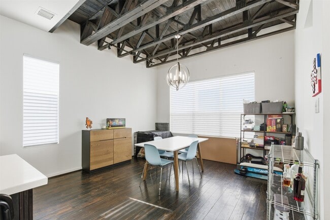 Photo - 4704 Crawford St