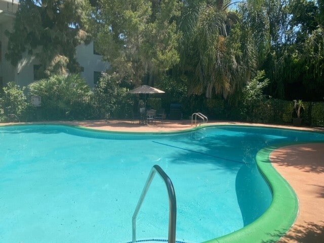 Photo - Tarzana Tennis Club Apartments