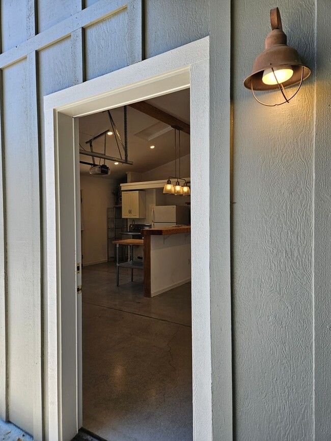 Photo - 1 Bedroom 1 Bathroom Detached ADU with A/C and all utilities included