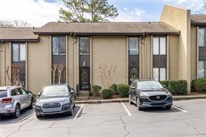 Building Photo - 15 Ivy Square Northeast