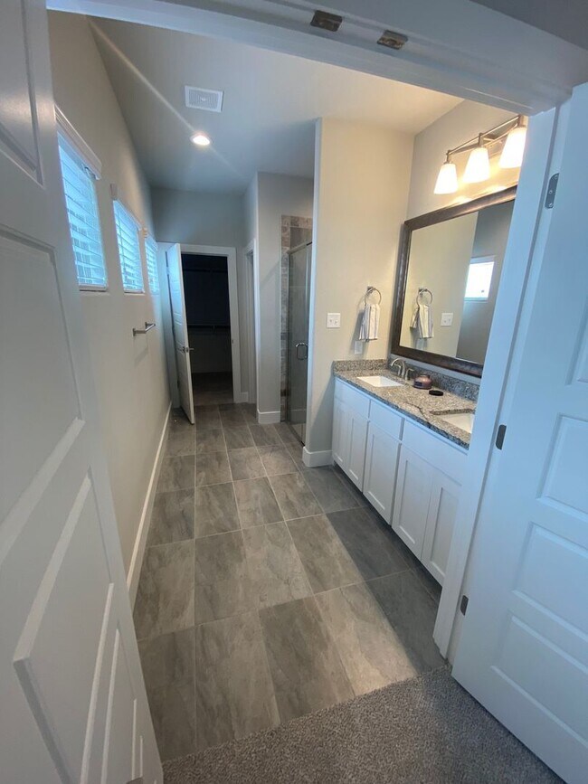 Photo - 3/2/2 Gorgeous Custom Features - GODLEY ISD