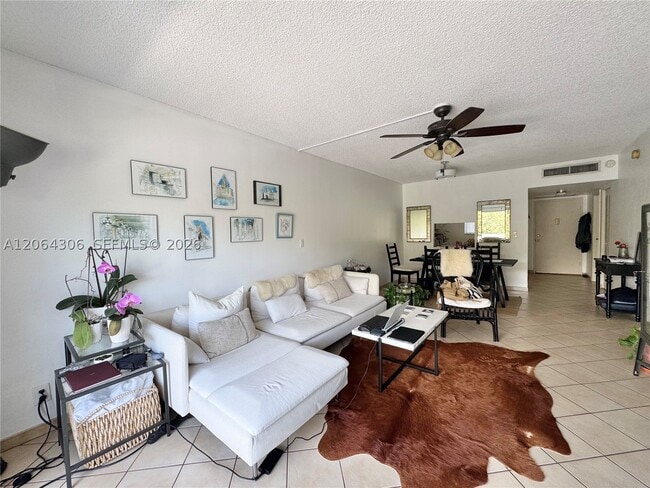 100 Edgewater Dr Unit 305
