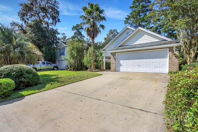 Photo - 120 Oak Ridge Cir