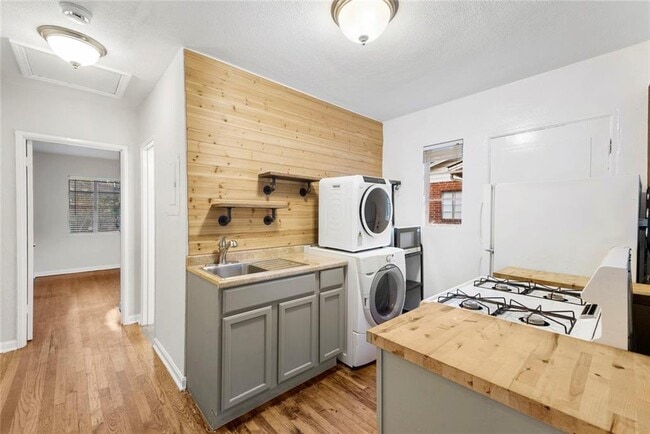 Building Photo - 121 Fairview St Unit 2