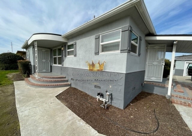 Photo - 950 Windsor Dr