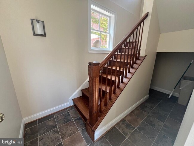 Photo - 109 S Columbus St