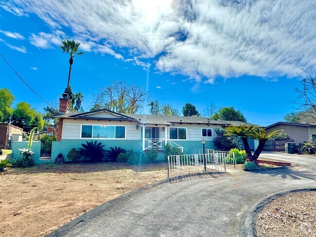 Building Photo - Charming 2B/2BA House in Escondido!