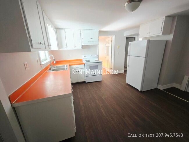 Building Photo - 95 Center St Unit 1