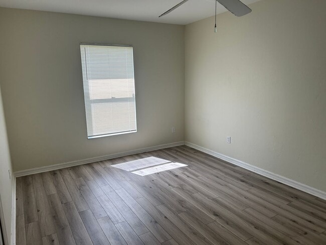 Photo - 870 Rue Labeau Cir