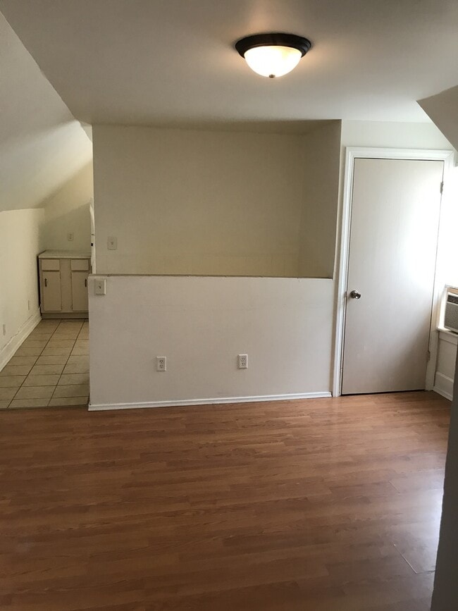 Photo - 900 W Main St Unit Upper