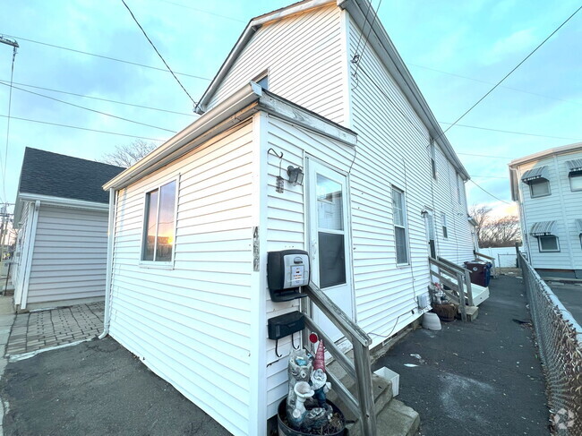 Building Photo - 466 Revere St Rental