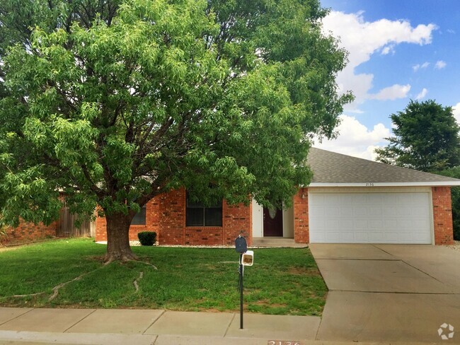 Building Photo - BRICK HOME IN NORTHEAST NEAR MESA ELEMENTARY