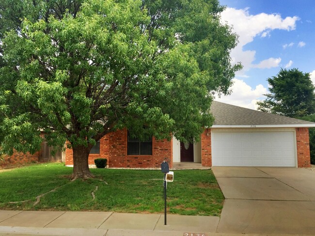 BRICK HOME IN NORTHEAST NEAR MESA ELEMENTARY - BRICK HOME IN NORTHEAST NEAR MESA ELEMENTARY