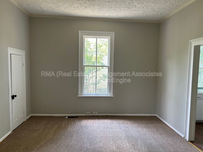 Photo - 121 W Chappell St