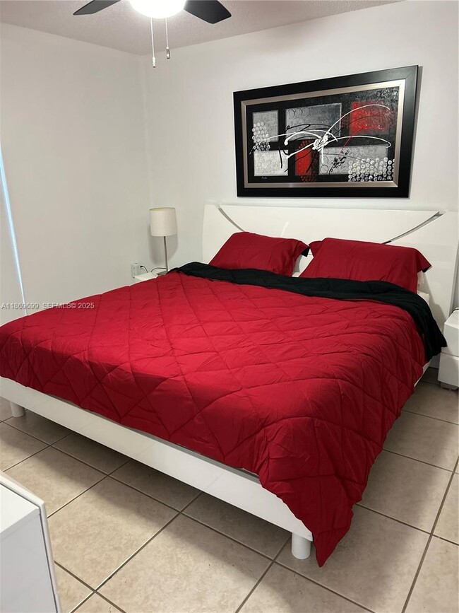 Building Photo - 17801 N Bay Rd Unit 203