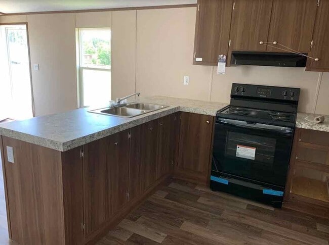 Photo - 1054 Meekins Rd