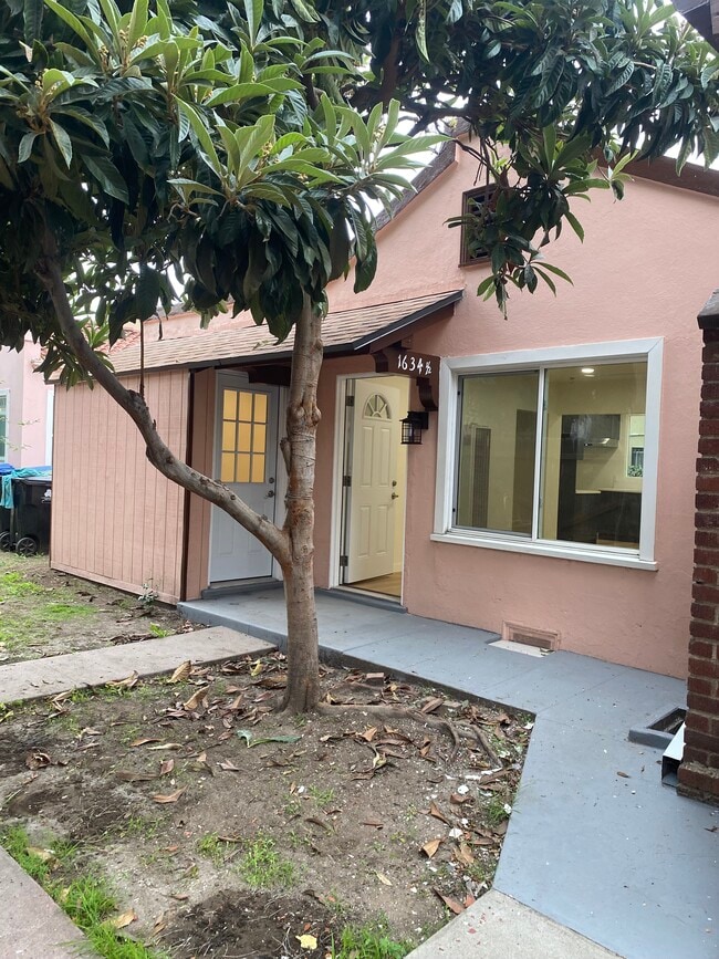 Photo - 1634 1/2 N Serrano Ave