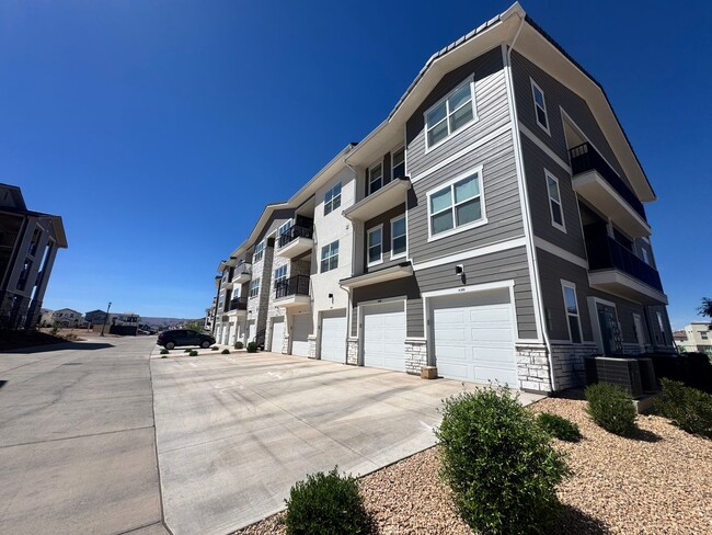 Photo - 3 Bed Condo In Desert Color!