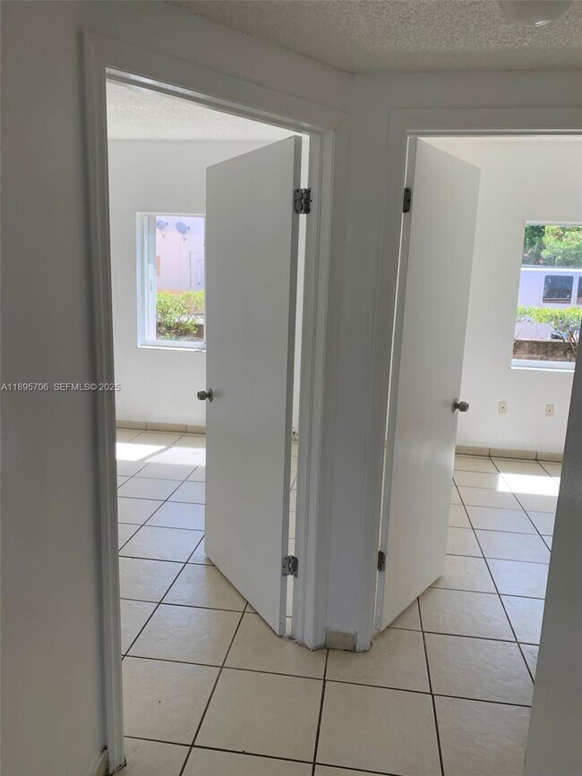 Photo - 452 SW 10th St Unit 3